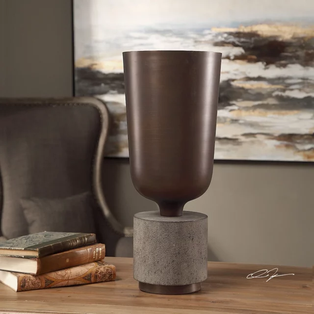Alijah Vase